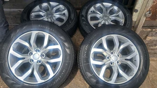 19 inches Land rover defender mags and 235 65 r19 tires. leave your whatsapp number if interested.