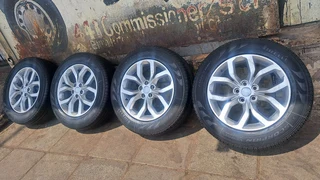 19 inches Land rover defender mags and 235 65 r19 tires. leave your whatsapp number if interested.