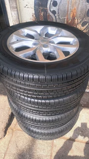19 inches Land rover defender mags and 235 65 r19 tires. leave your whatsapp number if interested.