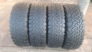 A set of 265/65R18 bfgoodrich tires available, leave your whatsapp number if interested.