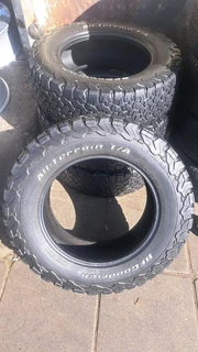 A set of 265/65R18 bfgoodrich tires available, leave your whatsapp number if interested.
