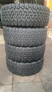 305/65R17 BFgoodrich tires, one new and 3 used of about 90% thread left. Leave your whatsapp #