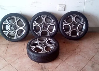  15-inch kia mag rims with 175/65R15 tires. Call/WhatsApp 0️⃣7️⃣3️⃣3️⃣0️⃣7️⃣6️⃣1️⃣6️⃣5️⃣