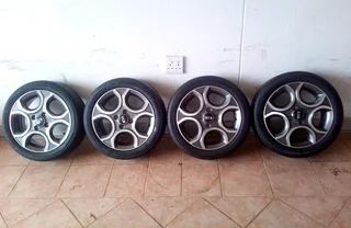  15-inch kia mag rims with 175/65R15 tires. Call/WhatsApp 0️⃣7️⃣3️⃣3️⃣0️⃣7️⃣6️⃣1️⃣6️⃣5️⃣