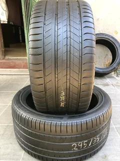  One 295/35R21 Michelin tires and One 295/35R21 Pirelli tire. R500 each tire.