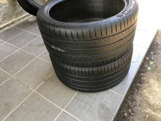  One 295/35R21 Michelin tires and One 295/35R21 Pirelli tire. R500 each tire.