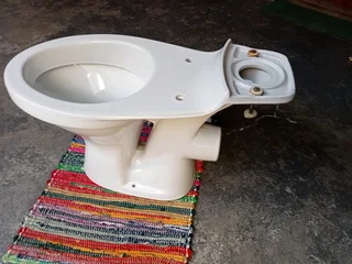 Bathroom: toilet seat bowl white ceramic super clean and new outlook R 300