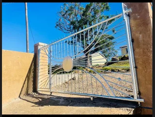 GALVANIZED STEEL DRIVEWAY GATE WITH PADESTRIAN GATE