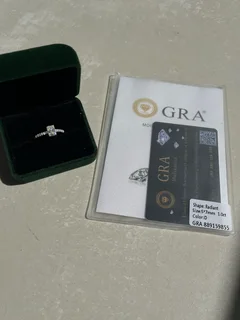 D-VVS1  1 carat Radiant cut full moissanite ring