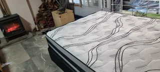 Selling Original Well Known Famous Name Branded Queen Matress With Bedvase ( R3550 )