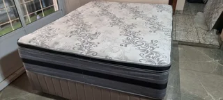 Selling Original Well Known Famous Name Branded Queen Pillow Top Matress With Bedbase ( R3750 )