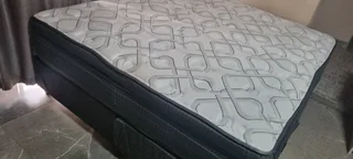 Selling Original Top Of The Range King Pillow Toppocketspring Matress With 2 Bedbases ( R8550 )