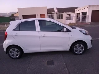 2012 kia picanto 1.1L 135000km
