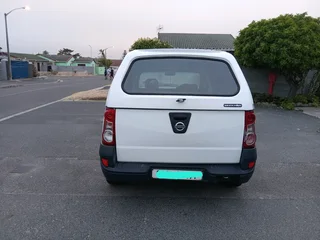 NISSAN NP 200 2013 MODEL