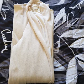 Second hand clothing still in good condition. All items for R300