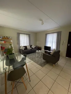 Room to Rent in 2-Bedroom Apartment – Parklands (Available 1 Feb 2026)