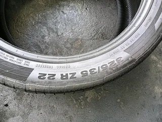325/35/22 Very nice condition tyres for sale