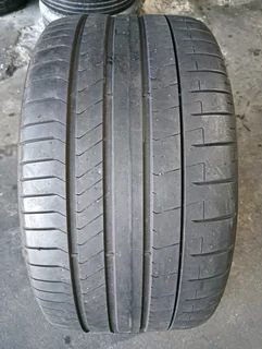 305/30/21 Very nice condition tyres for sale