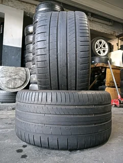 305/30/21 Very nice condition tyres for sale