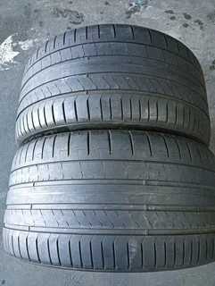 305/30/21 Very nice condition tyres for sale