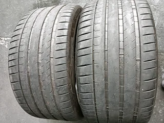 295/30/21 Very nice condition tyres for sale