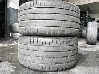 295/30/21 Very nice condition tyres for sale