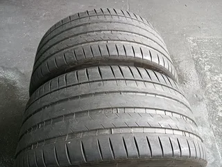 295/30/21 Very nice condition tyres for sale