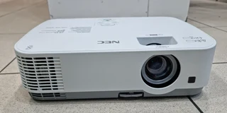 NEC NP-ME331W LCD 3300  Lumens  Projector White Preowned