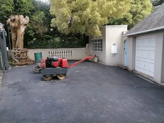 Asphalt tar surfacing and paving