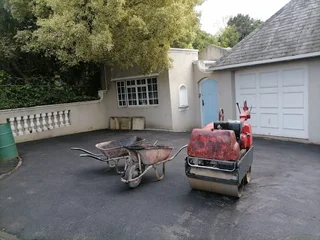 Asphalt tar surfacing and paving