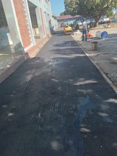 Asphalt tar surfacing and paving