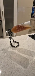 Chain wine bottle stand