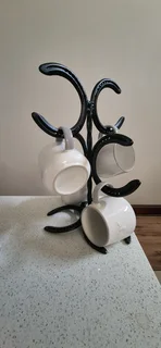 Horse shoe mug holder