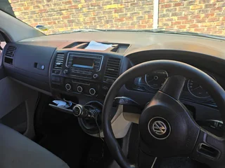 2011 Volkswagen T5 Double Cab R135 000 NEG