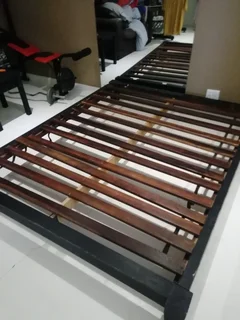 Queen bed with frame and pedastals