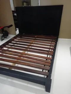 Queen size bed. Includes mattress base, headboard and pedastals