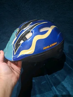 Children&#39;s adjustable bicycle helmet