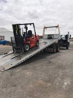 All-purpose tow truck--servicing South Africa/neighboring states