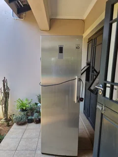 LG - Ad posted by Owethu “Olly” Silcock