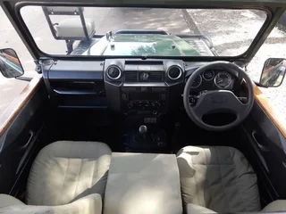 2013 Land Rover Defender Game Viewer