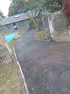 TAR DRIVEWAY,RETAINING WALL ,PRECAST FENCE