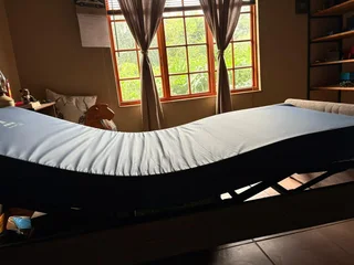 Electronic adjustable home care bed