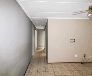 Beautiful 3 bedroom in sought-after area