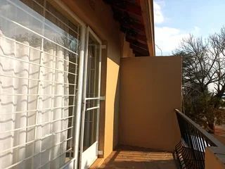 R3500 room, available, inside a 3 bedroomed flat