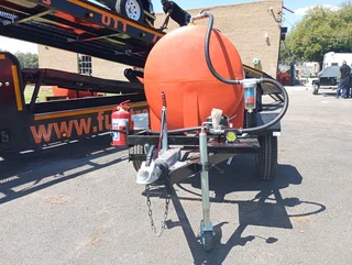 1000 LITER PLASTIC  TANKER TRAILER