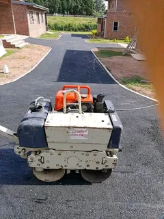 TARRING DRIVEWAYS  &amp;  RETAINING WALLS