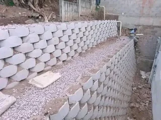 TARRING DRIVEWAYS  &amp;  RETAINING WALLS