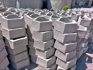 TAR ASPHALT  &amp;  RETAINING WALLS