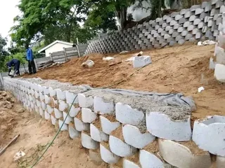 TAR DRIVEWAYS  &amp;  RETAINING WALLS