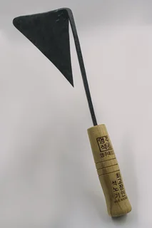 MULTIPLE FUNCTION GARDENING TOOL